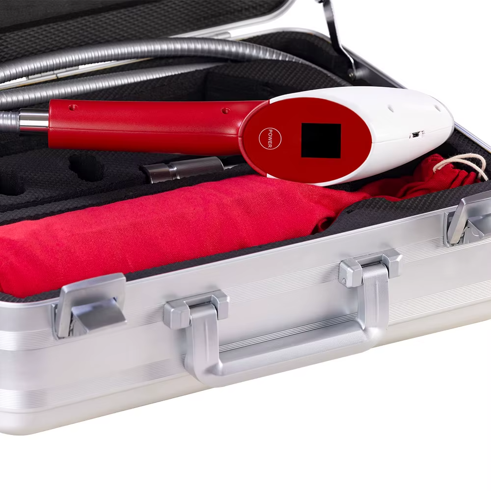 IWA-SCT10 — aluminium carrying case with gun and hose secured