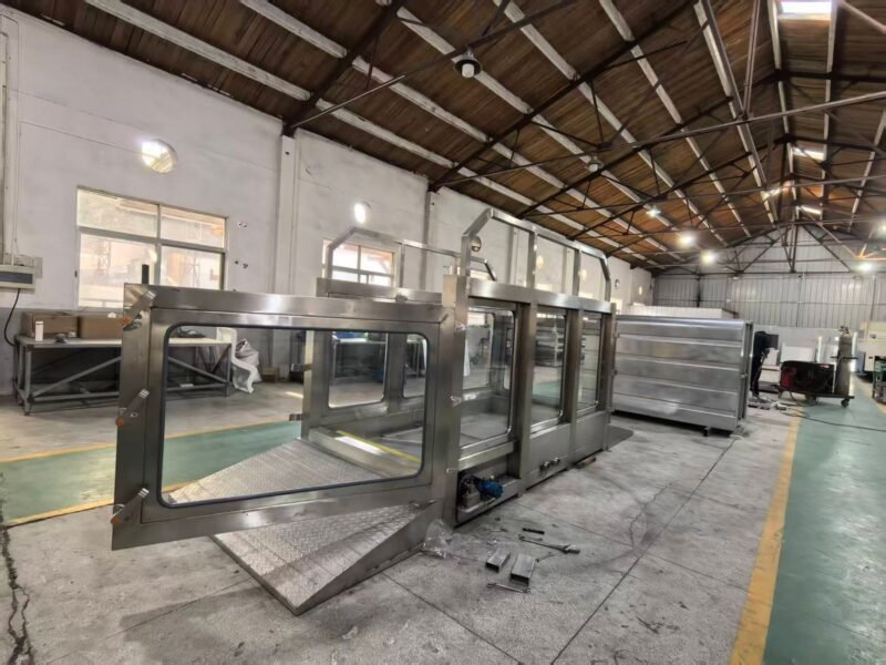 IWA-TM10 — production workshop with multiple stainless steel IWA-TM10 — production workshop with multiple stainless steel underwater treadmill frames